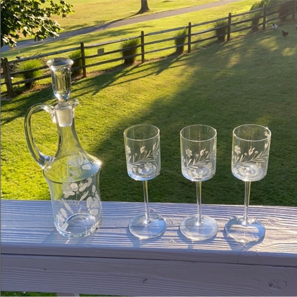 Toscany Decanter and 3 Toscany Wine glasses